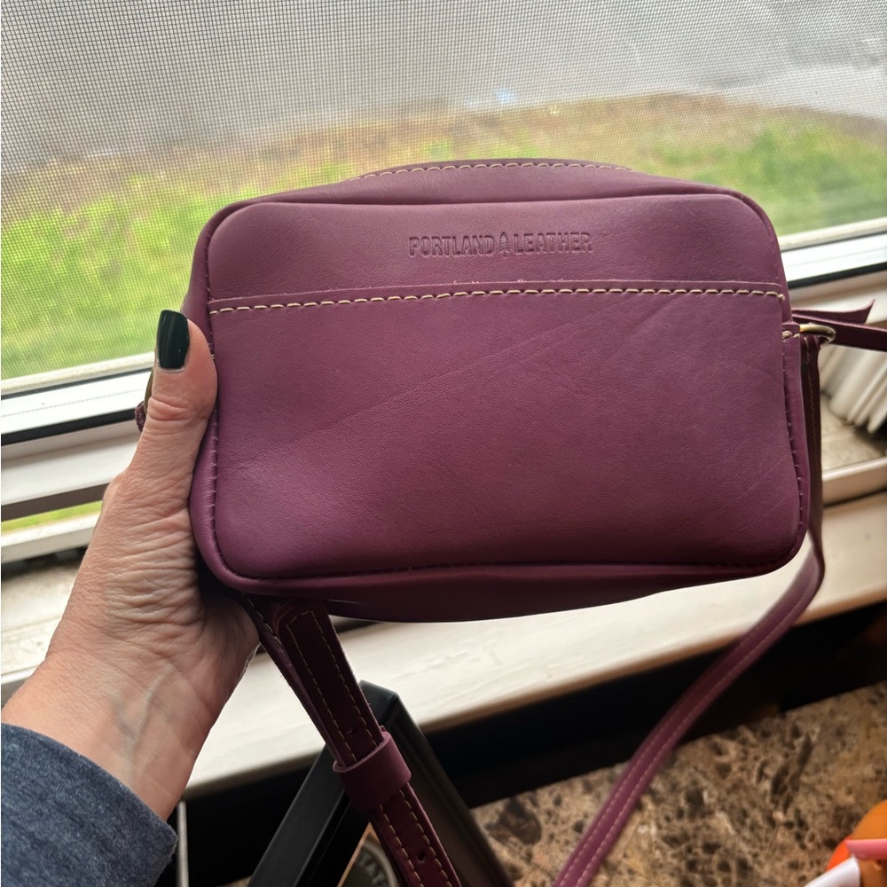 Portland Leather Small Camera Bag in Sweet Pea